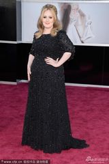 组图：群星闪耀红毯 暮光女拄拐海瑟薇优雅