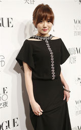 刘孜深V裙庆生 唐艺昕李菲儿陈燃林鹏秀场竞艳