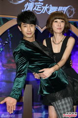 组图：唐禹哲对同性友人上下其手 对方直呼享受