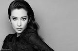 组图：李冰冰登马来西亚杂志封面 大秀婀娜妖娆