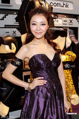 组图：熊黛林低胸性感 称不与郭富城拍裸照调情