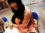 组图：AKB48私照曝光 女女亲吻睡态萌
