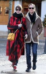 海瑟薇夫妇瑞士游 时装大师瓦伦蒂诺当小三(图)