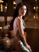 组图：秦岚气质写真 吕后褪下霸气展甜美笑容