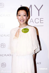 幻灯图：乐基儿抹胸装性感 谢婷婷拒回应柏芝产期