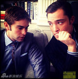 组图：《绯闻女孩》派对奈德被整 恰克醉卧美人塌