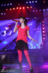 幻灯组图：张靓颖携手王铮亮唱游江苏