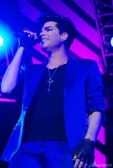 组图：亚当兰伯特上海妩媚开唱眼线撩人