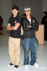 幻灯图：郑嘉颖不出席戴思聪丧礼 黄浩然否认靠太太 