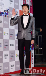 高清图：韩青龙奖金惠秀爆乳 女星裸露全身纹身