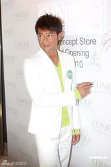 幻灯图：古天乐喜爱性感美唇 谢婷婷不知嫂子已出院