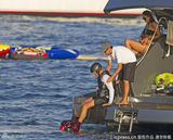 组图：25岁罗紫琳现身莱昂纳多游艇派对