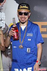 组图：人妻关颖后体位骚夹热狗 嘟嘴激吻