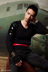 组图：江洋拍摄唯美写真时尚与复古