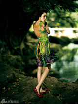 高清图：张俪代言充满异国情调 性感曲线若隐若现