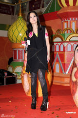 组图：阿娇否认TWINS解散 坦言不是“黑面女神”