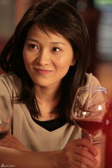 组图：奚美娟陈蓉《晚婚》展母女情深