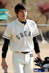 组图：韩星徐智硕李锡勋等众星参加棒球大赛