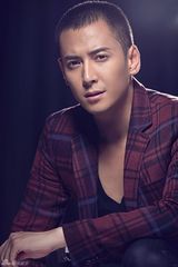 组图：韩栋时尚写真绅士气质不失雅痞