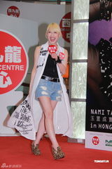 组图：玉置成实香港会粉丝 全裸写真显成熟