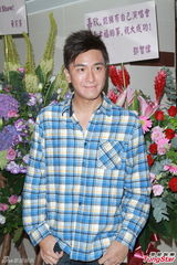 组图：钟嘉欣热力开唱 陈慧琳担任嘉宾