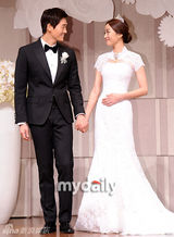 组图：韩国明星情侣刘志泰金孝珍婚礼新闻发布会