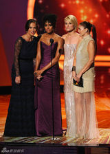 组图：艾美奖现场 巴里摩尔携新“霹雳娇娃”亮相