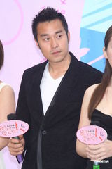 组图：杨丞琳出席新戏首映会 “醉”爱张孝全