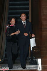 组图：晶刚压轴婚礼收官 宾客拎着回礼相继离场