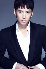 组图：韩栋稳重气质写真曝光 尽显优雅时尚