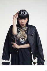 组图：吴莫愁登潮刊封面 摇滚小魔女极尽魅惑