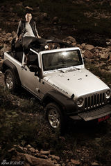 组图：黄海波登时尚杂志 酷车造型HOLD住全场