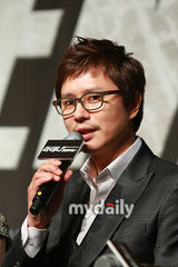 组图：郑雨盛(郑宇成)始源宣传《雅典娜》 秀爱优雅如女神