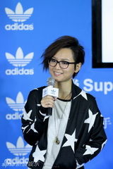 组图：周笔畅最新MV《预感》在京首发