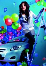 高清图：金孝妍代言名车照曝光 新年伊始变身车模 