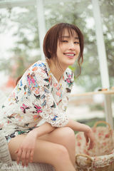 组图：张俪拍清新淡雅写真 优雅气质显魅力