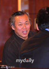 组图：金基德赵敏秀等出席《圣殇》庆功宴