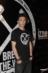 组图：朱茵怀孕一日九餐 黄贯中帮吃体重飙升