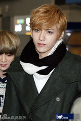 组图：SJ少女时代f(x)等赴新加坡准备家族巡演