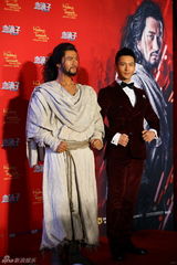 组图：《血滴子》黄晓明天狼蜡像揭幕