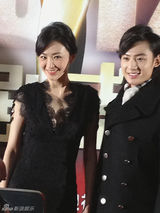 组图：林静亮相国剧盛典 黑色晚礼裙露玉背