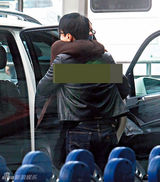 黎明旧金山豪宅迎新年 乐基儿面色红润甜蜜拥抱(图)