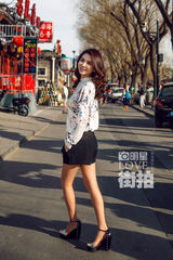 明星爱街拍：人鱼小姐张瑞希花漾游京城