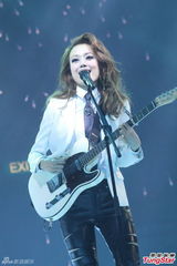 组图：容祖儿跨年演唱会狂秀性感