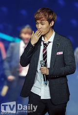 组图：EXO现身WAPOP演唱会 华丽舞技闪耀全场