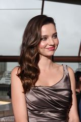 高清组图：米兰达-可儿性感亮相澳洲艺术学院奖