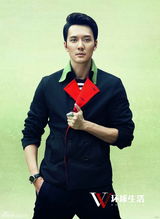 组图：冯绍峰再登杂志封面 演绎秋日游园惊梦