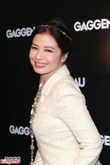 组图：赵世曾携出柜女儿亮相 钟楚红甜笑妩媚