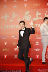 组图：《盲探》剧组走红毯 刘德华帅气现身