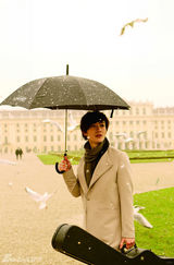 组图：乔任梁推出唯美大片 变身忧郁王子